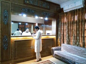 Reception - Shahi Palace Guest House (Peshawar)