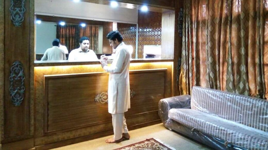 Shahi Palace Guest House