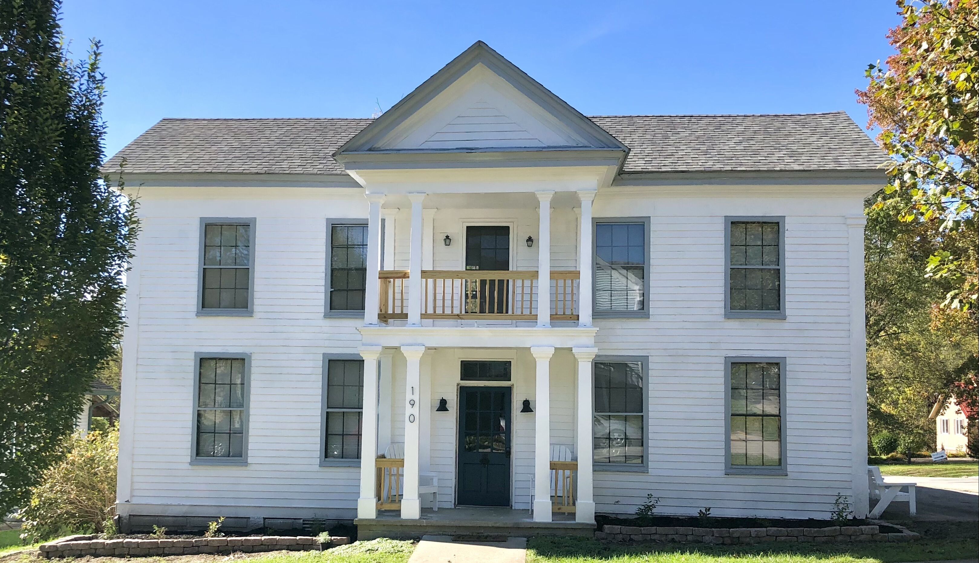 Old Settlers Inn is a historic B&B turned inn, steps away from shops and dining!