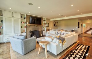 Smart TV, fireplace, table football, ping pong