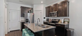 North Ogden Townhome \ Near Ski Resorts & Dog Friendly!