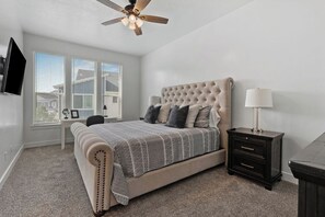 3 عدّة غرف نوم ومكتب ومكواة/لوح كي وسرير سفر