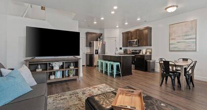 North Ogden Townhome \ Near Ski Resorts & Pet Friendly!