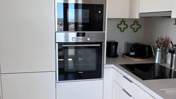 Fridge, microwave, dishwasher, coffee/tea maker