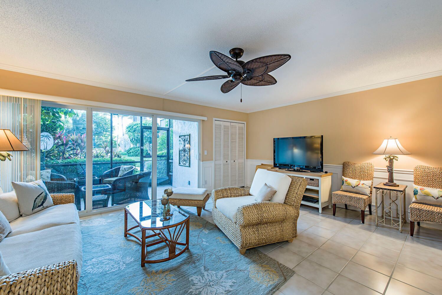 Spacious 3 bedroom lakeside condo in The Moorings.