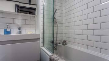 Combined shower/bathtub, hair dryer, towels, soap
