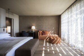 Junior-Zimmer | Allergikerbettwaren, Betten mit Memory-Foam-Matratzen, Minibar