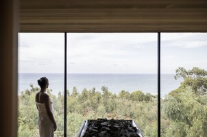 Couples treatment rooms, body treatments, body wraps, body scrubs