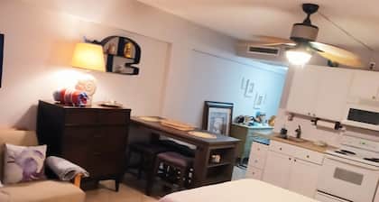 Hawaiian Inn Studio Unit 209 Beach Front. Sleeps 4