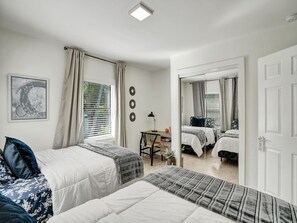 4 bedrooms, desk, iron/ironing board, travel crib - Miami Design District 4 Bedroom 3 Bathroom Home - Amazing backyard with POOL (Miami)
