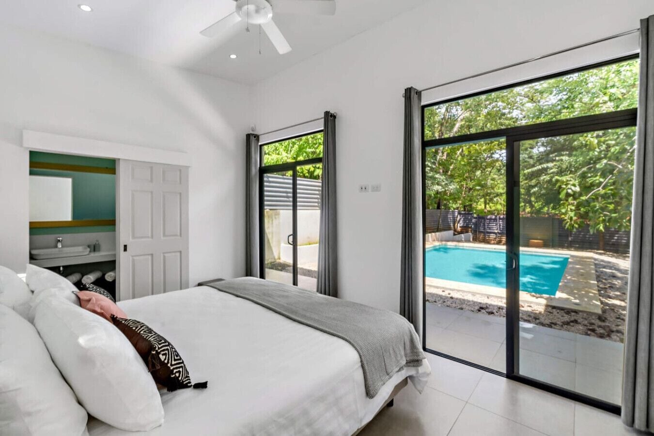 2 bedrooms, desk, iron/ironing board, WiFi