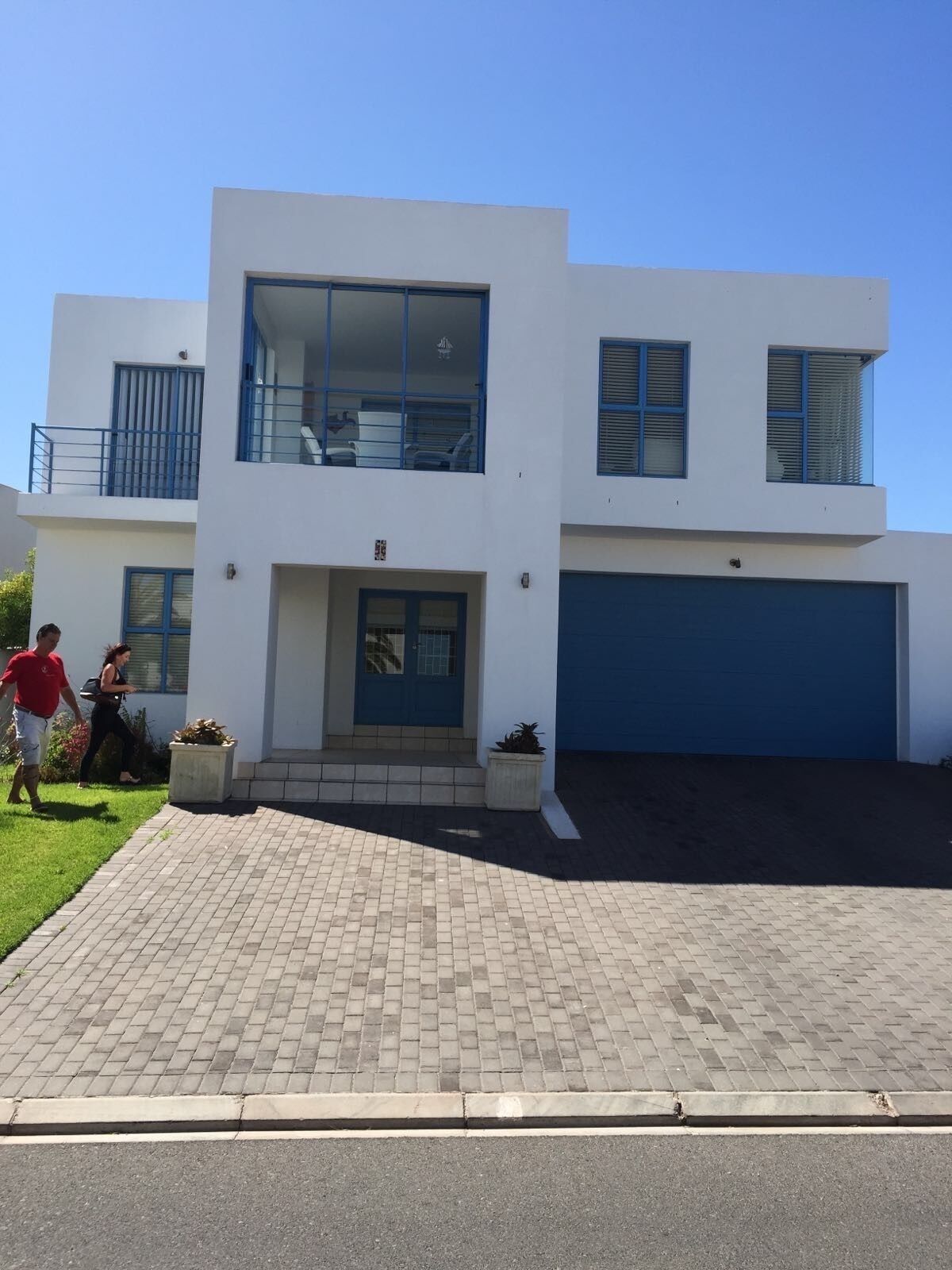 Double storey luxury vacation house 3 min walk to beach (some ocean view