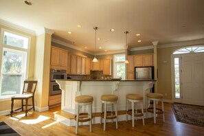 Fridge, microwave, oven, stovetop - Fabulous house close to the beach (Fripp Island)