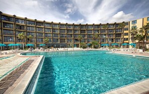 Indoor pool, 2 outdoor pools - Hawaiian Inn Studios (Daytona Beach Shores)