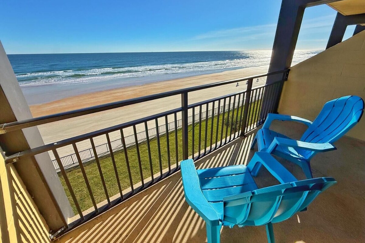 Panoramic Studio, 1 King Bed, Ocean View | Iron/ironing board, free WiFi