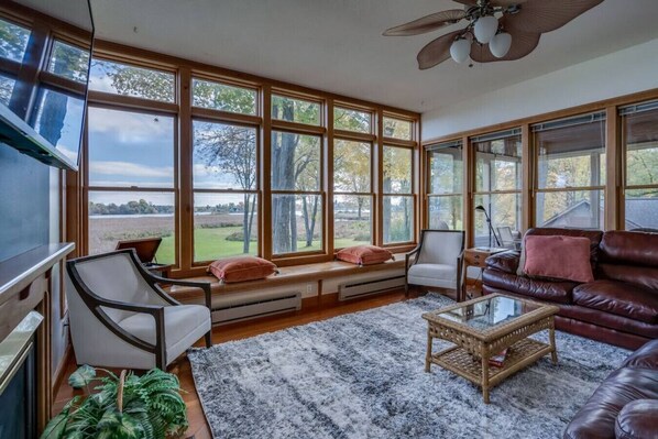 Smart-TV, peis og kontorer