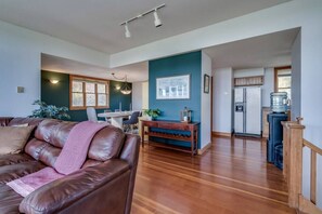 Smart TV, fireplace, offices