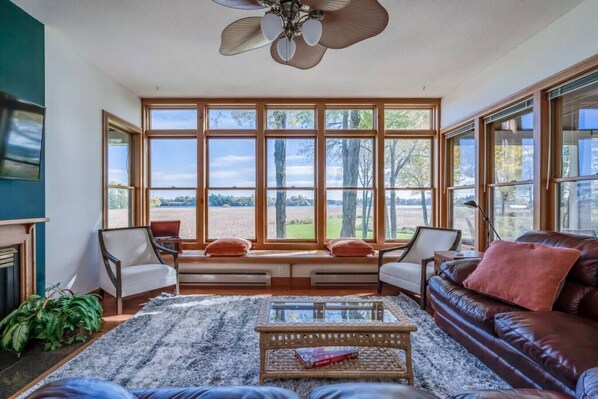 Smart TV, fireplace, offices