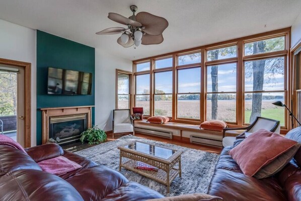 Smart TV, fireplace, offices