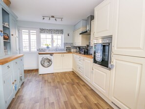 Cottage | Private kitchen | Fridge, electric kettle, toaster, cookware/dishes/utensils - Barn Cottage (York)