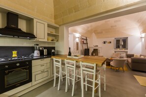 Fridge, microwave, oven, stovetop - Puglian Home (Ostuni)