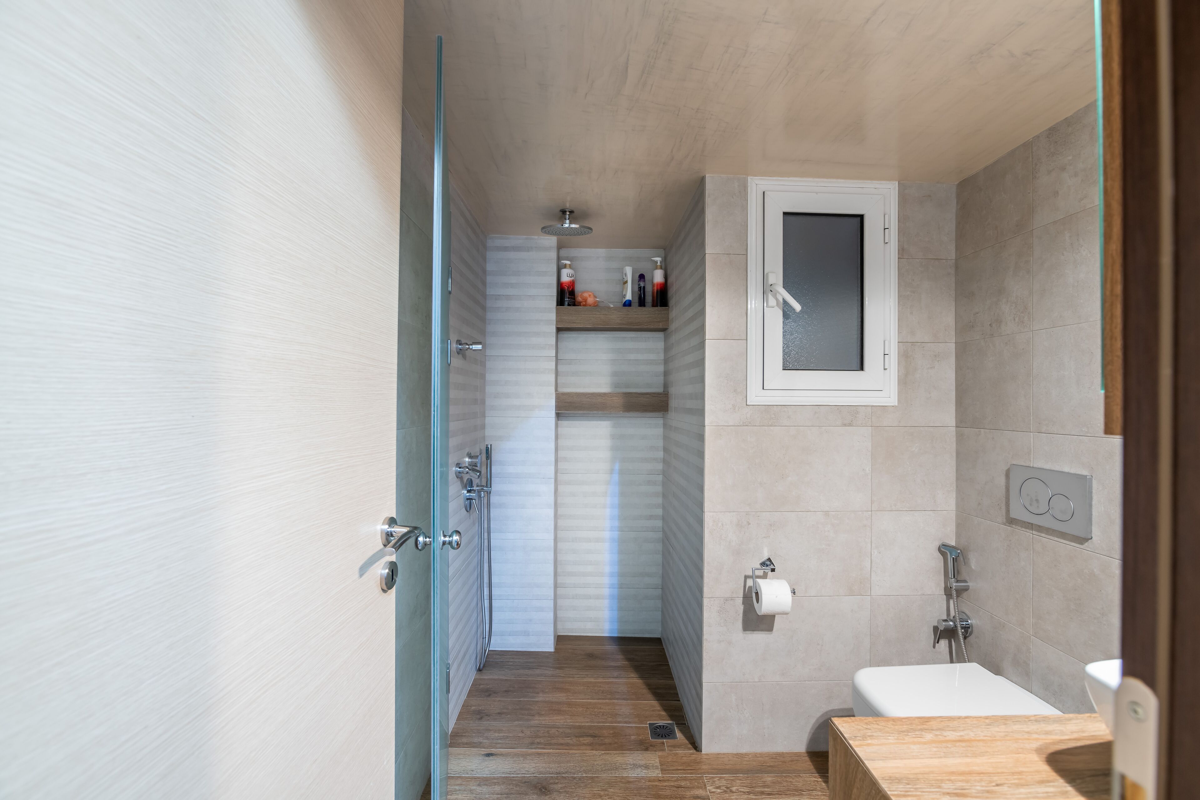 Shower, hair dryer, towels, shampoo