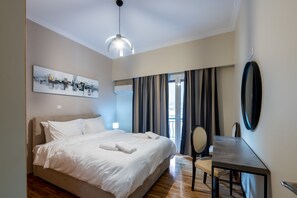 2 bedrooms, desk, iron/ironing board, free WiFi - ⭐2bed renovated flat close to Ampelokipoi metro⭐ (Athina)