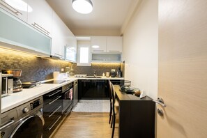 Fridge, microwave, oven, stovetop - ⭐2bed renovated flat close to Ampelokipoi metro⭐ (Athina)