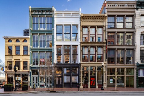 Main Street Farmhouse. City Retreat by Hollyhock