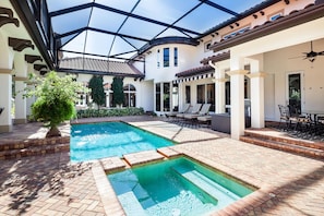 Piscine extérieure, piscine chauffée