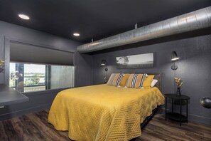 6 habitaciones, escritorio y tabla de planchar con plancha 