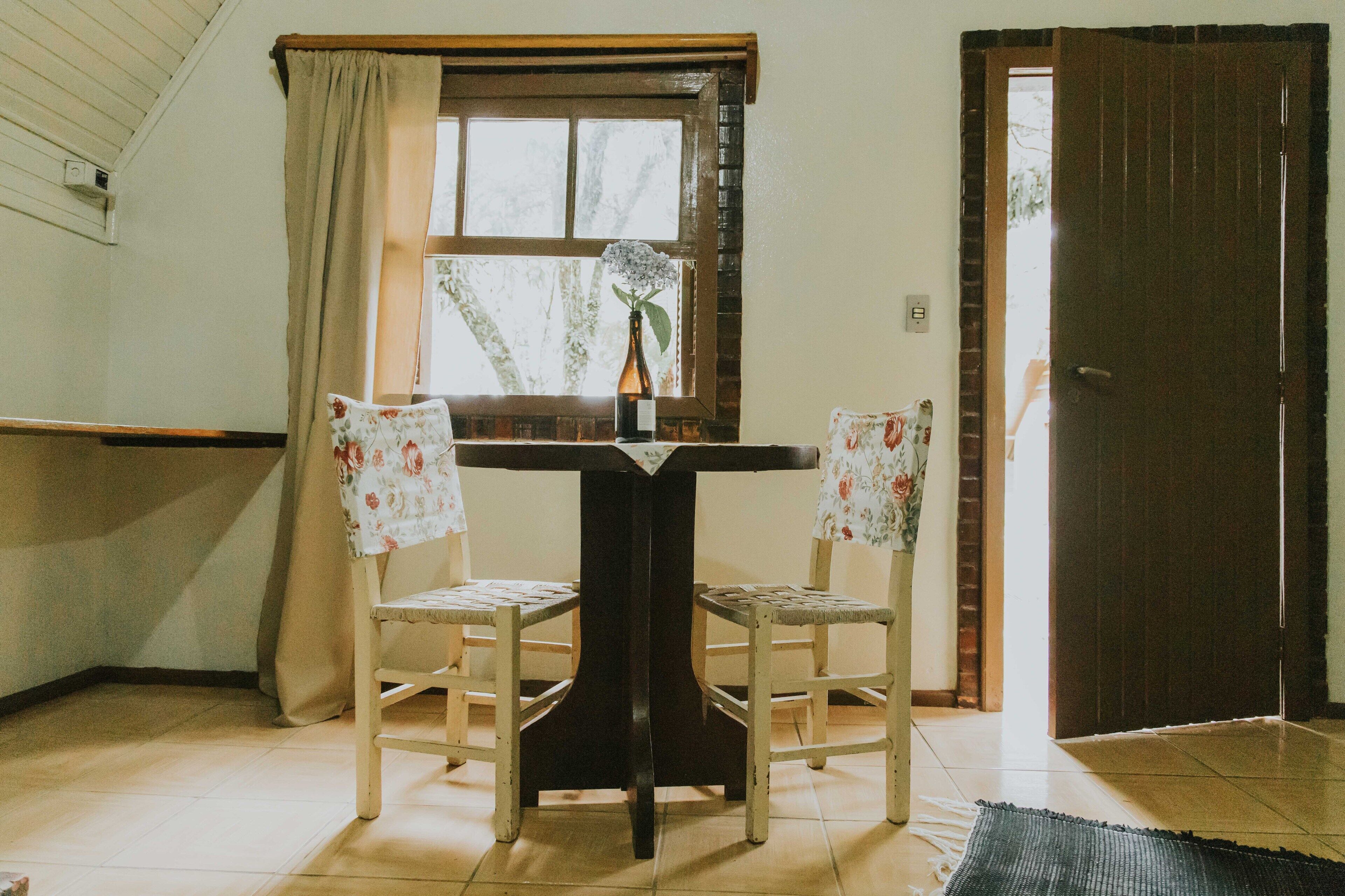 Traditional Chalet, 1 Queen Bed | Living area | Fireplace