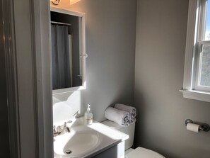 Combined shower/tub