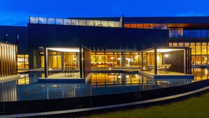 A modern hotel with a swimming pool, outdoor dining area, and a restaurant. - Intercontinental Appi Kogen Resort by IHG (Hachimantai)