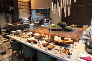 包含每日自助早餐