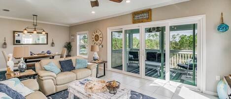 Smart TV, reproductor de DVD, libros, videoteca