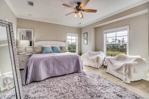 4 bedrooms, in-room safe, iron/ironing board, free WiFi
