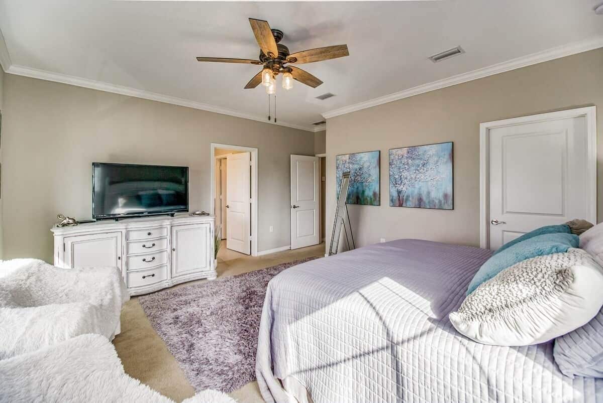 4 bedrooms, in-room safe, iron/ironing board, free WiFi
