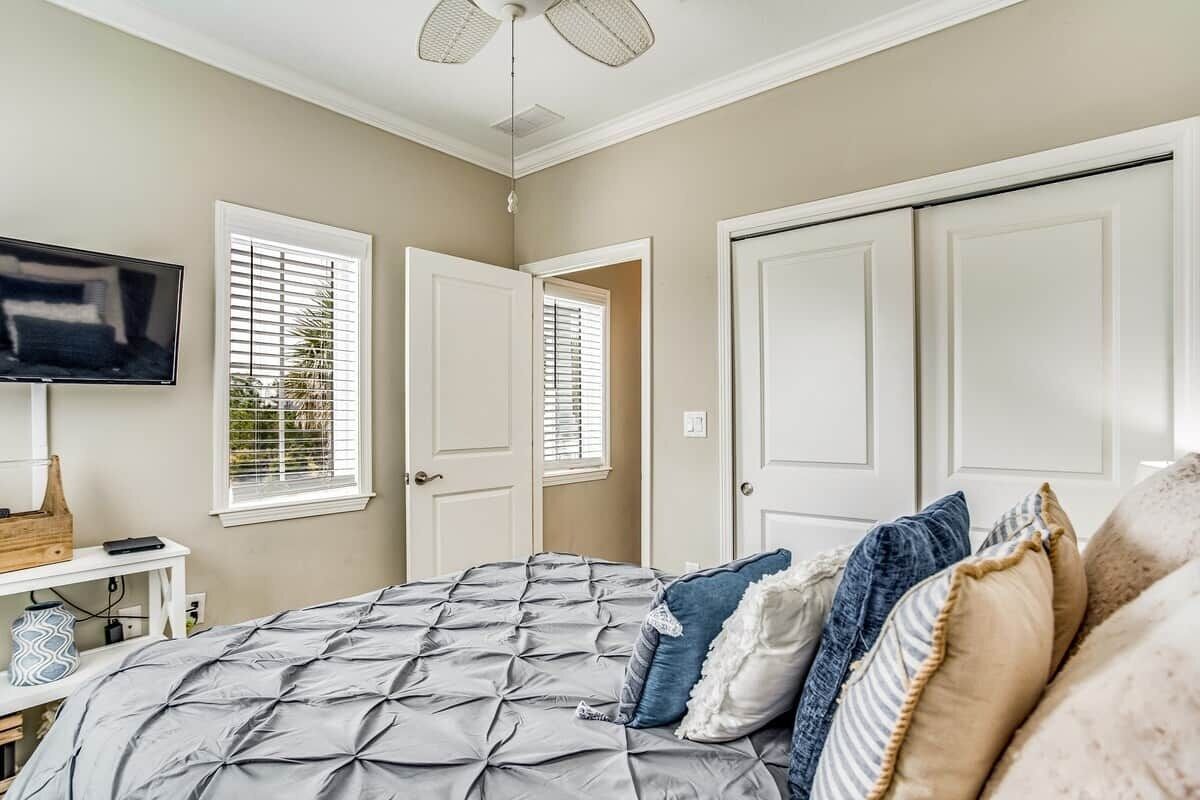 4 bedrooms, in-room safe, iron/ironing board, WiFi (free)
