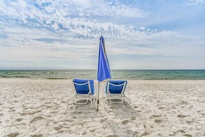 Liegestühle, Strandtücher
