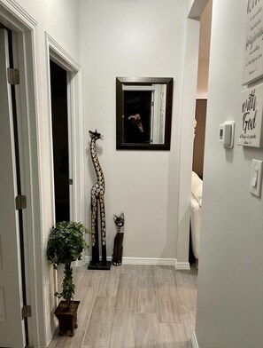 Interior - 2bd/2bath Luxorious well equipped apt near expy (Pharr)