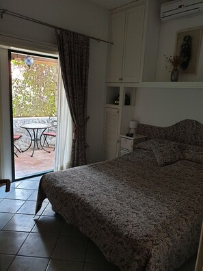 In-room safe, free WiFi, bed sheets