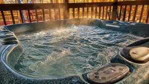 Outdoor spa tub - Juniper Haven | 2BR + Loft, Hot Tub & Pets (Broken Bow)