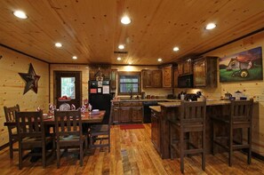 Dining - Makin' Memories Cabin in Hochatown w/ Pool Table & Arcade Console (Broken Bow)