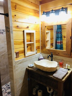 Dusche, Haartrockner, Handtücher