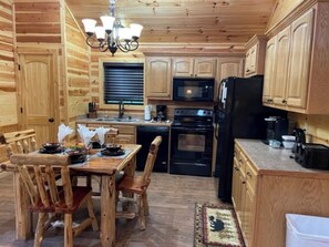 Fridge, microwave, oven, stovetop - The Hideaway Haven Cabin at Hochatown (Broken Bow)