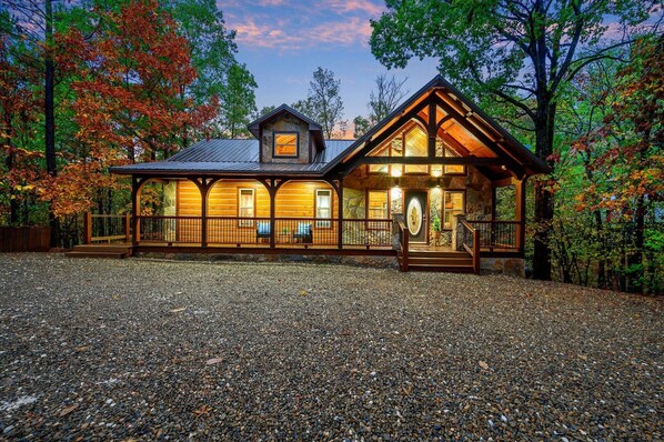 Exterior - Logan's Bluff Cabin at Hochatown (Broken Bow)