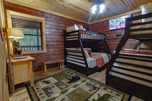 2 bedrooms, iron/ironing board, Internet, bed sheets