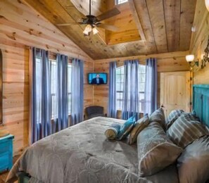 3 bedrooms, iron/ironing board, WiFi, bed sheets - 2 BR - 2 Bath Coach House Cabin in Hochatown (Broken Bow)