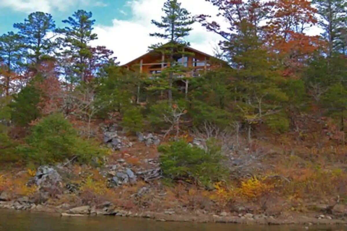 Seclusion! Whispering River Cabin near Broken Bow